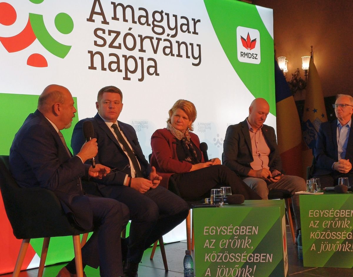 Markó Attila, Molnár András, Horváth Anna, Ferenczi István és Székely István •  Fotó: Pataky Lehel Zsolt