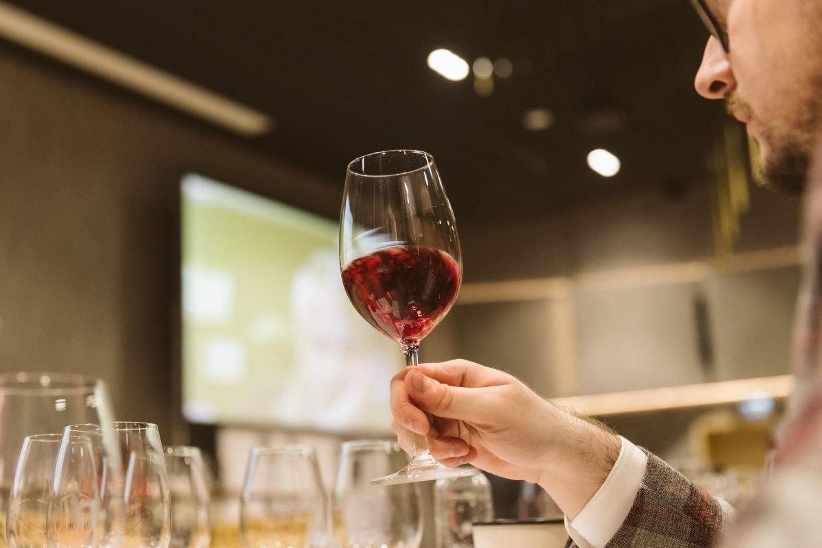 „Tölts egy kortyot a poharamba...” •  Fotó: Facebook/Rovinhud