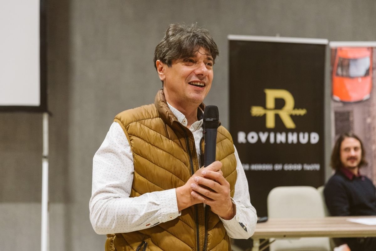 Szövérfdi-Szép Zoltánnak szenvedélye a borkultúra és a fogyatékosok életkörülményeinek a javítása •  Fotó: Facebook/Rovinhud