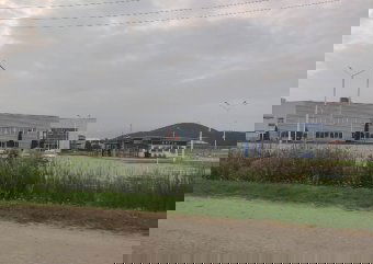 Sokkolta a helybelieket a borosjenői gyárbezárás, teljes családok maradnak állás nélkül