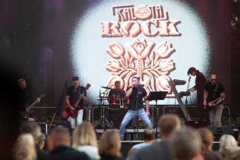 A régi bálok hangulatát tartja életben a frissen díjazott KalotaRock zenekar