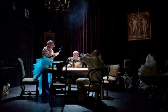 A rendszerváltás óta eltelt 35 évre reflektáló miniévad a Kolozsvári Állami Magyar Színházban