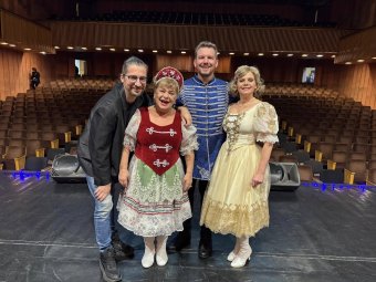 Adventi operettvarázs Erdély-szerte – Új műsorral érkezik Oszvald Marika, Peller Károly és Szendy Szilvi (Videó)