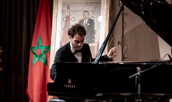 A székelyföldi zongorista, aki játékával Marokkót is elvarázsolta – Beszélgetés a díjnyertes Szaniszló Attilával