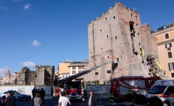 Részben összeomlott egy középkori torony Rómában, egy romániai munkás is a romok alatt rekedt –  videóval