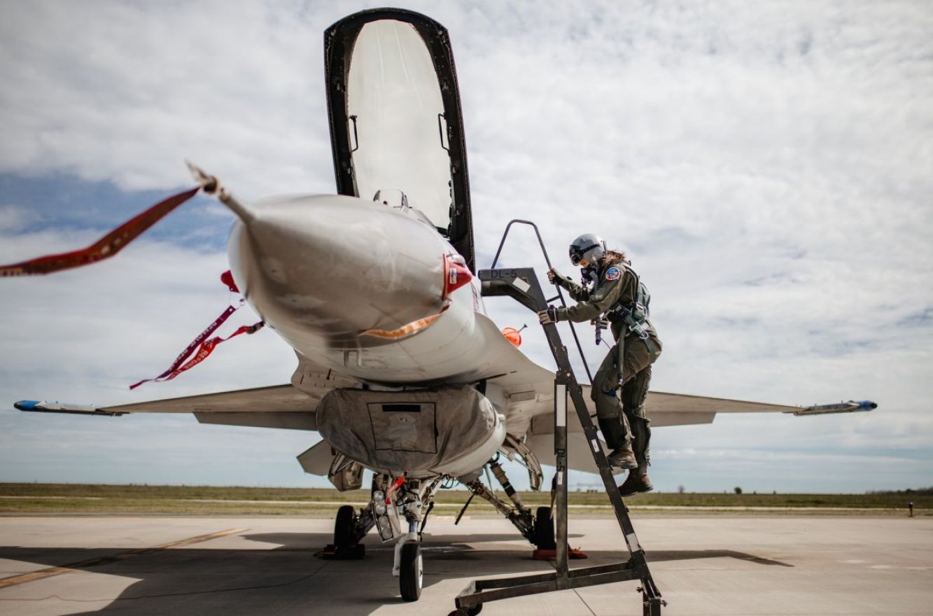 „A hazánkat védtük”. Megszólalt a légtérsértő drónokat lelövő román F-16-os pilóta