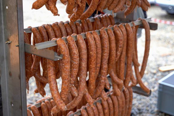 Disznótor a piactéren: így őrzik a böllérhagyományt Máramarosban