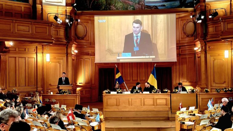 Államfő és házelnök: Románia továbbra is támogatja Ukrajnát