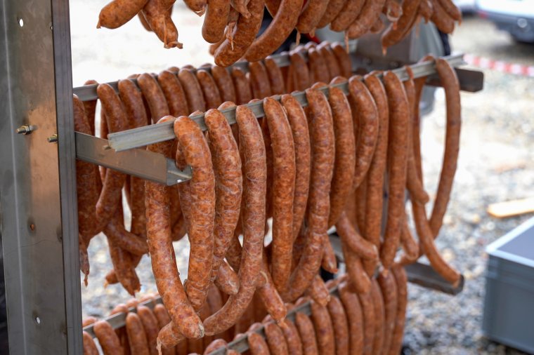 Disznótor a piactéren: így őrzik a böllérhagyományt Máramarosban