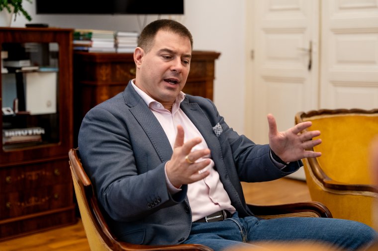 „A kormányzati gyakorlat során az Orbán-kabinet a Kárpát-medencei magyarok érdekeit is folyamatosan figyelembe veszi”