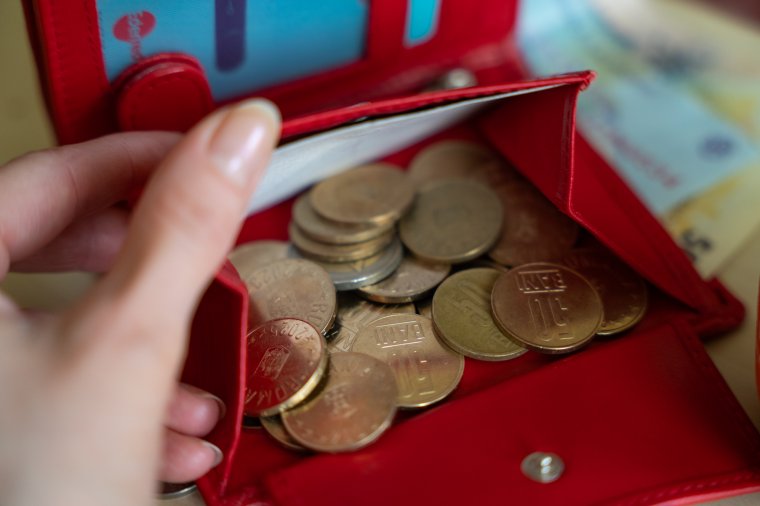 Csökkent az átlagos munkaerőköltség negyedéves szinten, bérekre is kevesebb ment