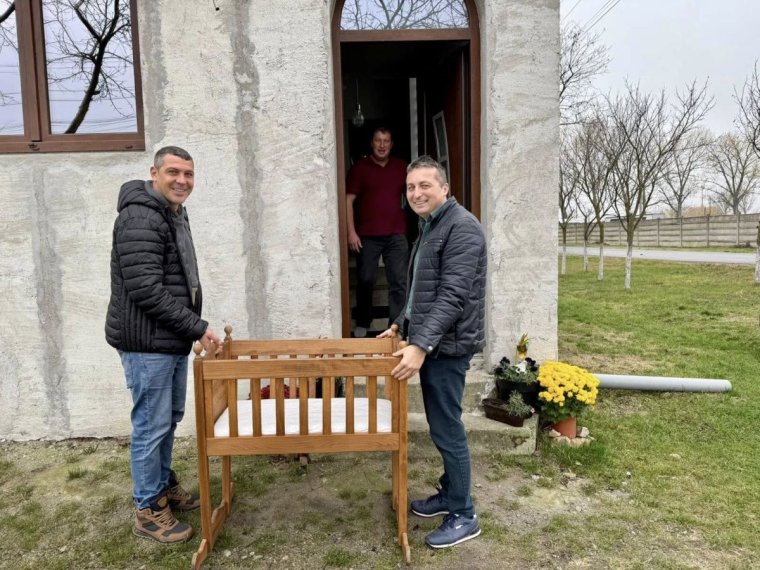 Megható gondoskodás – Új lakóhoz került az Arad megyei vándorbölcső