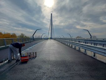 Elúszhat 13,5 millió euró, ha év végéig nem adják használatba a félresikerült ferdekábeles hidat