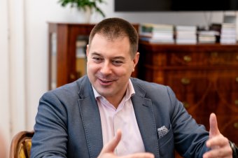 Románia az erősségeit kihasználva lehet versenyképes – Csepeti Ádám helyettes államtitkár a kutatás-fejlesztés fontosságáról (INTERJÚ)