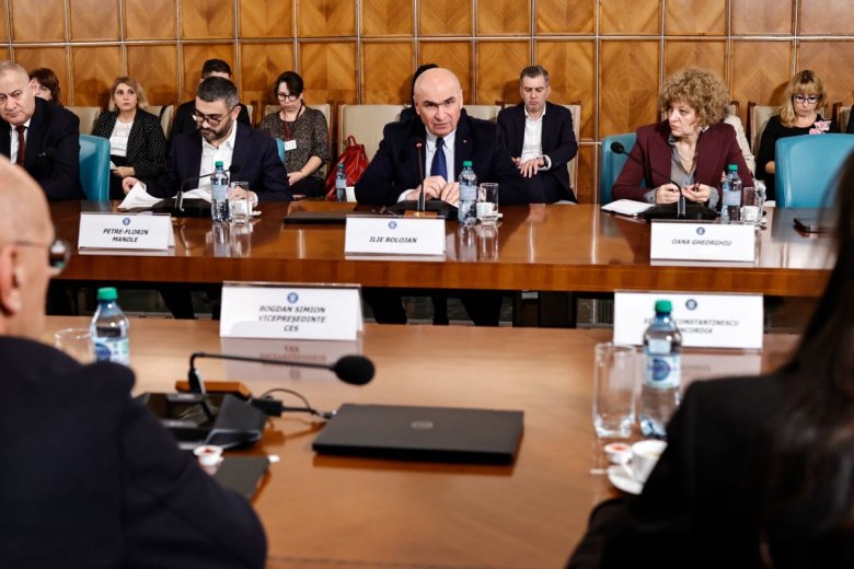 Lesz-e minimálbér-emelés a fa alatt? A kormányfő szerint karácsonyig kiderül