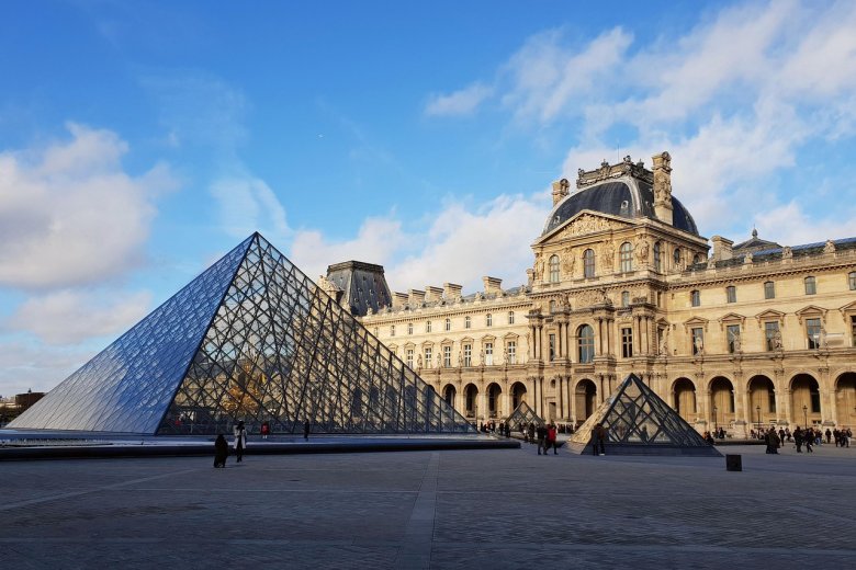 Sztrájkot hirdettek a párizsi Louvre dolgozói