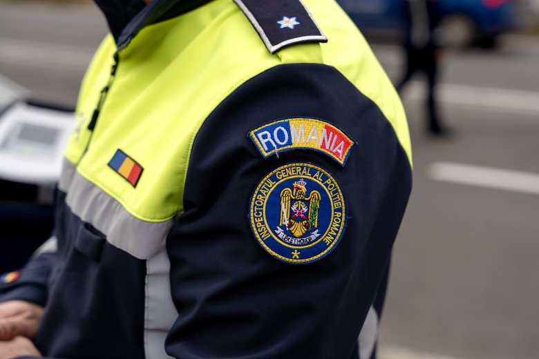 Rátámadt a rendőrre és megpróbálta elvenni a fegyverét egy balesetet okozó fiatal