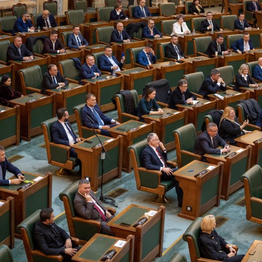 Az államfő kérése ellenére a szenátus eredeti formájában fogadta el a szélsőségesség leküzdésére irányuló tervezetet