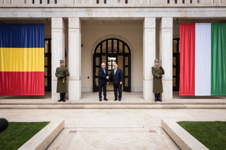 Ilie Bolojan „pragmatikusan” tárgyalt Orbán Viktorral a villamosenergia-összeköttetésekről Budapesten