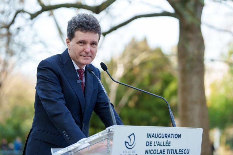 A koalícióról és a Vexler-törvényről is beszélt Párizsban Nicușor Dan