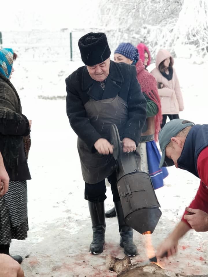 Suttyák András hagyományos faperzselője &bullet;  Fotó: Nagy István