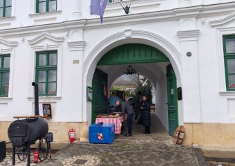 Családi kreatív foglalkozásokkal kezdődtek az adventi programok a torockói Duna-házban