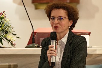 A katolikus egyház „emberi arcai” – Kötetben Gagyi Katinka erdélyi papokkal, szerzetesekkel készített interjúi