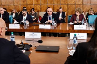 Lesz-e minimálbér-emelés a fa alatt? Bolojan szerint karácsonyig kiderül