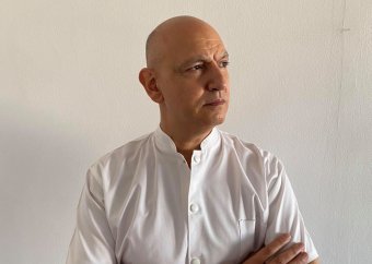 Érvénytelenítették a csúszópénz elfogadásáért bebörtönzött egészségbiztosítási elnök elleni ítéletet