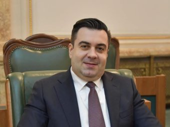 Előzetes letartóztatásban marad a vesztegetéssel gyanúsított korábbi szállításügyi miniszter