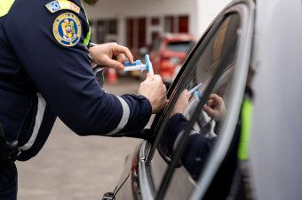 Részeg női sofőrt kaptak el és baleset is történt ittas vezetés miatt