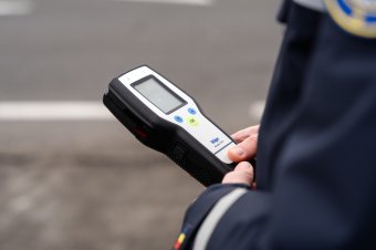 Hét gyerekkel az autójában menekült részegen a rendőrök elől a kalotaszegi sofőr, őrizetbe vették