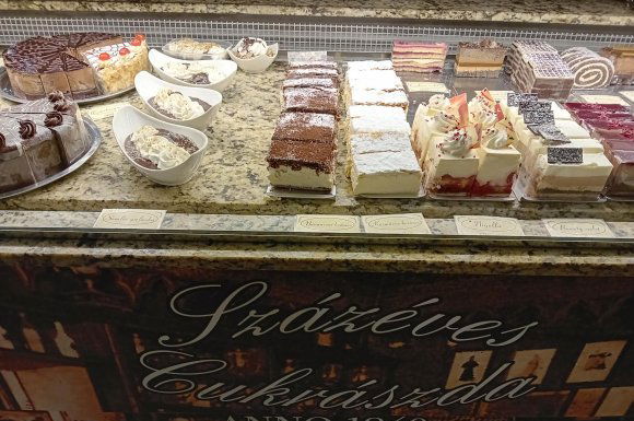 Egyszerre múzeum és élő műhely: a Százéves Cukrászda