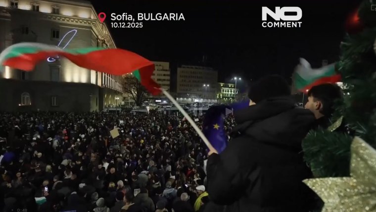 Elsöpörte a népharag a kormányt a szomszédban