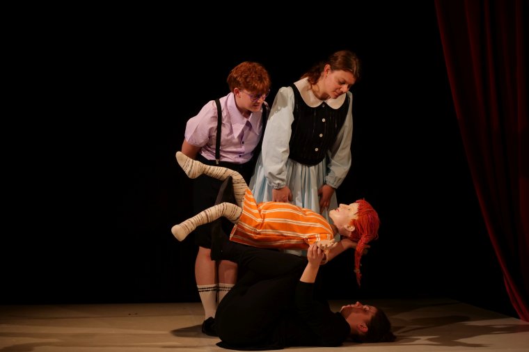 Harisnyás Pippi, a tréfás átverések virtuóza: premier a kolozsvári Puck Bábszínházban