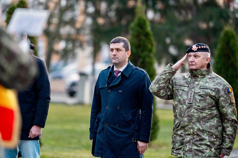 A gazdasági minisztert „lépteti elő” védelmi miniszterré az USR