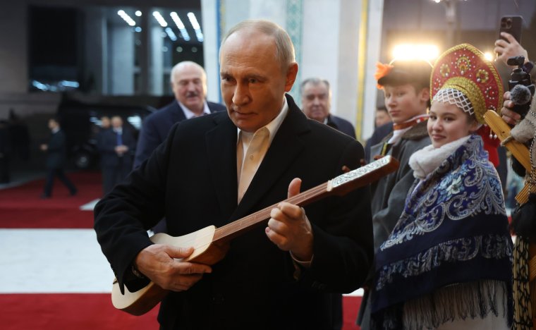 Putyin újévi üzenete: hiszünk a győzelmünkben!