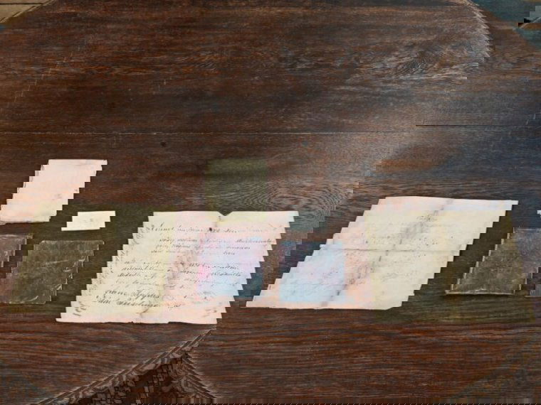 Magyar és német nyelvű emléklapot találtak a vajdahunyadi kastélyt díszítő szobor talpa alatt