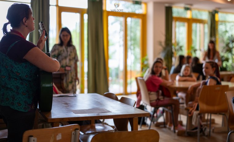 A kolozsvári Waldorf-iskola menesztett magyar aligazgatója a Krónikának: „nem csak a tisztség elvesztéséről van szó”