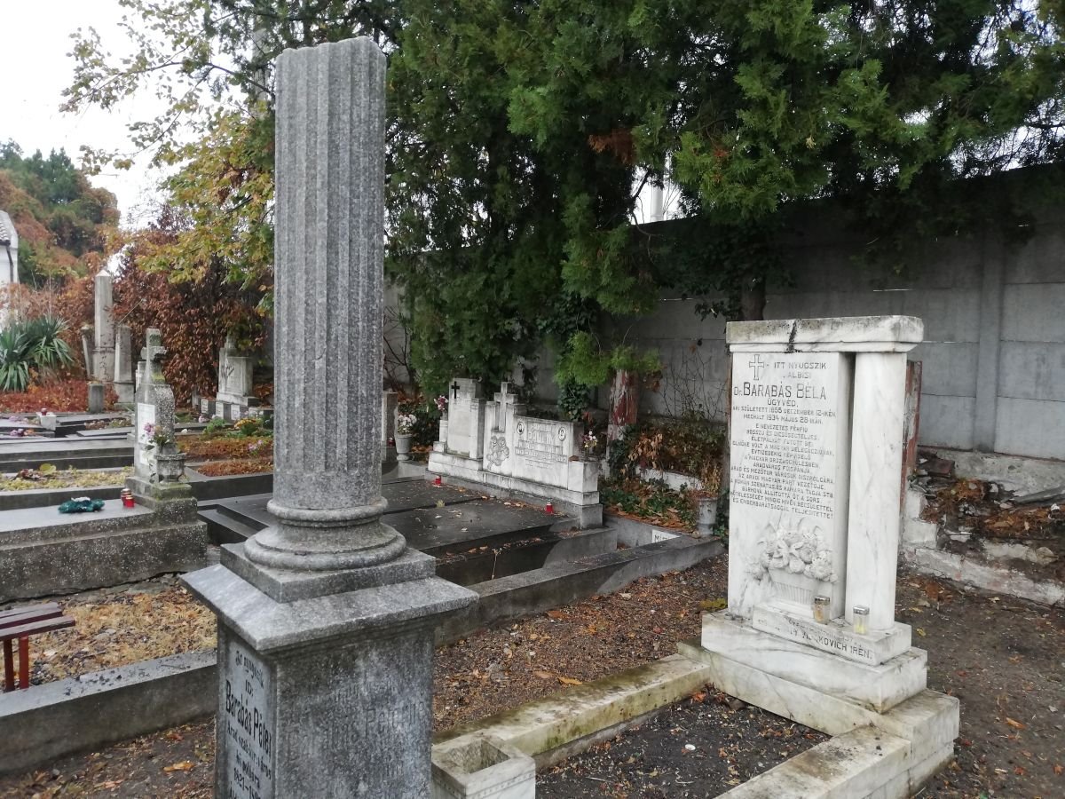 Barabás Péter és Barabás Béla sírja a felújítás idején az aradi Felsőtemetőben &bullet;  Fotó: Pataky Lehel Zsolt