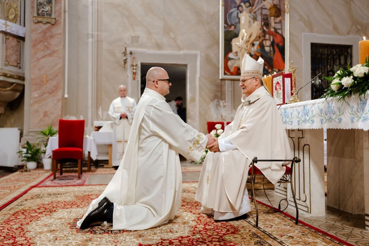 Schönberger Jenő szatmári megyéspüspök szentelte diakónussá &bullet;  Fotó: Facebook/Szatmári Római Katolikus Egyházmegye