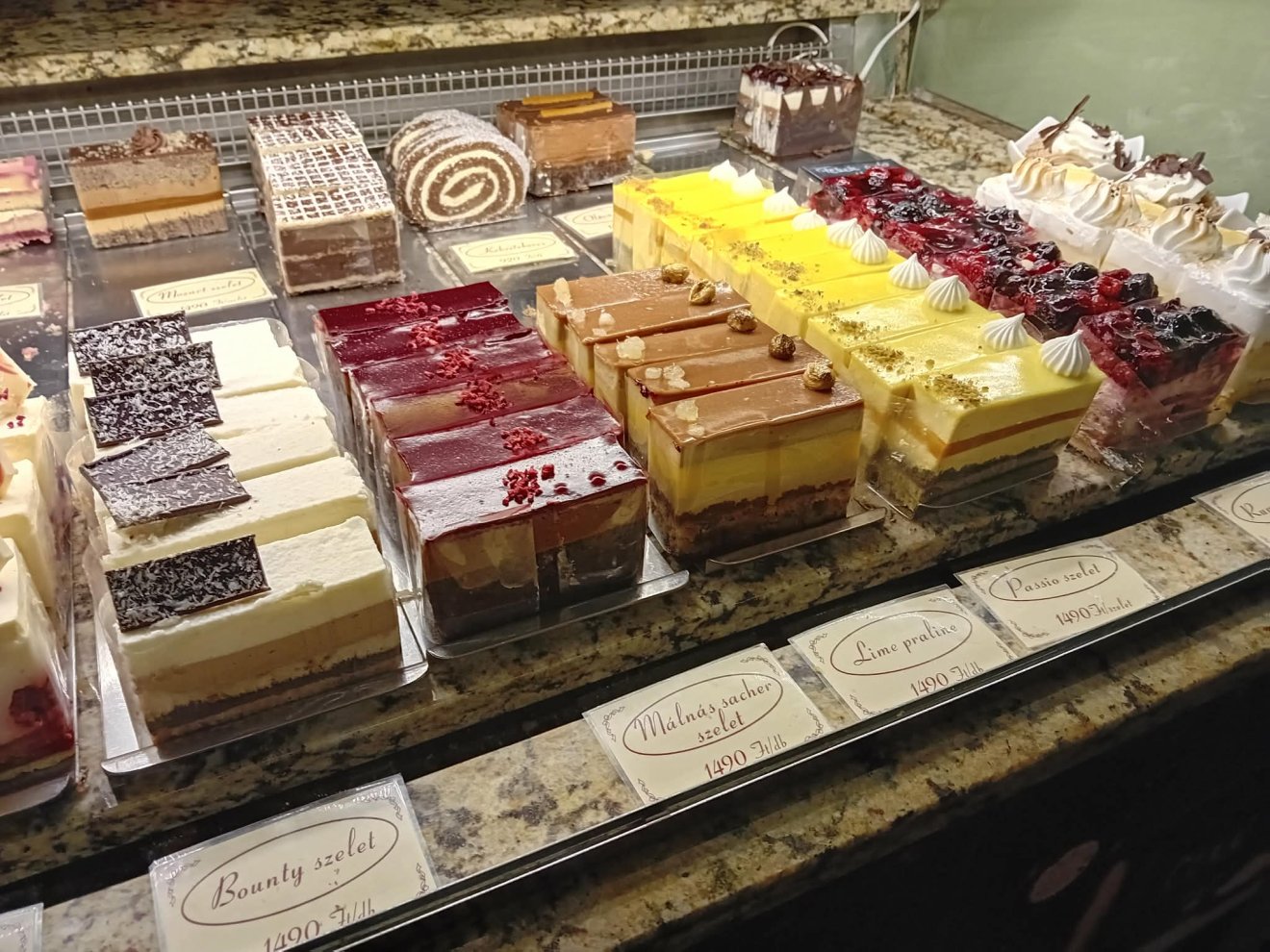 Százéves Cukrászda Gyula