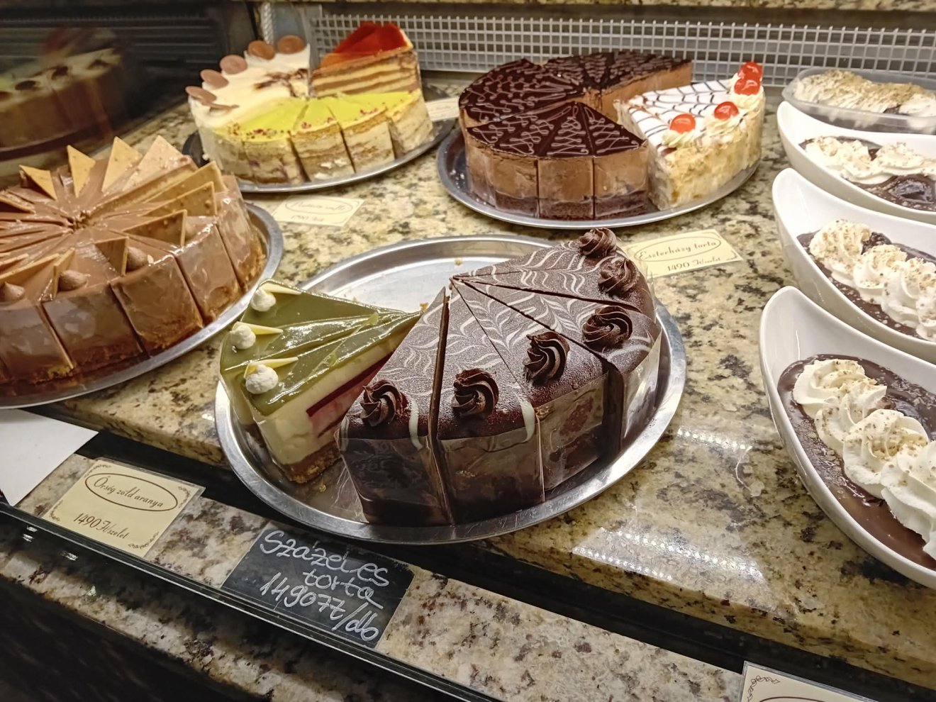 Százéves Cukrászda Gyula