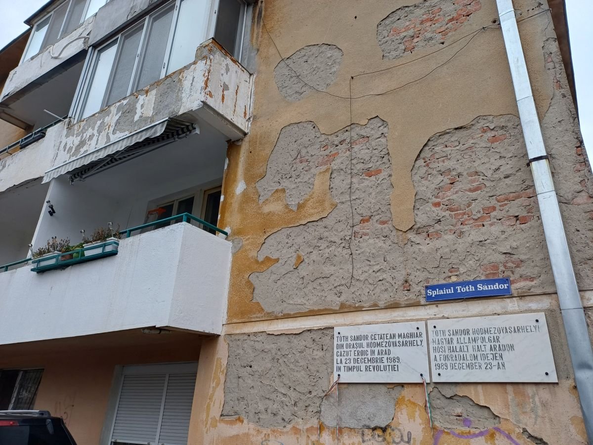 Márványtáblák és utcanév is őrzi Tóth Sándor emlékét Aradon &bullet;  Fotó: Pataky Lehel Zsolt
