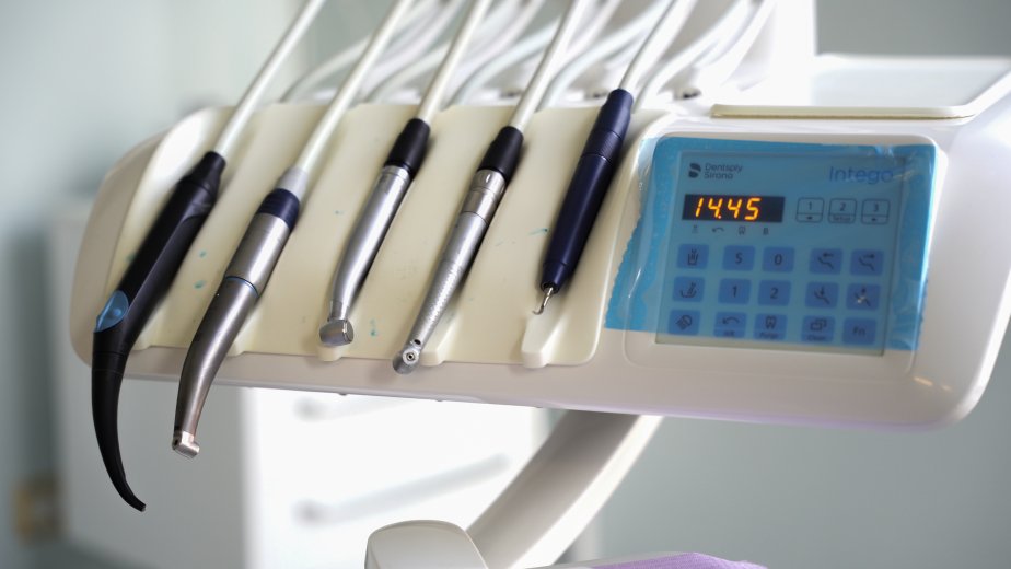 Rogobete: sem életjel-monitor, sem defibrillátor nem volt a fogorvosi rendelőben, ahol meghalt a kétéves kislány