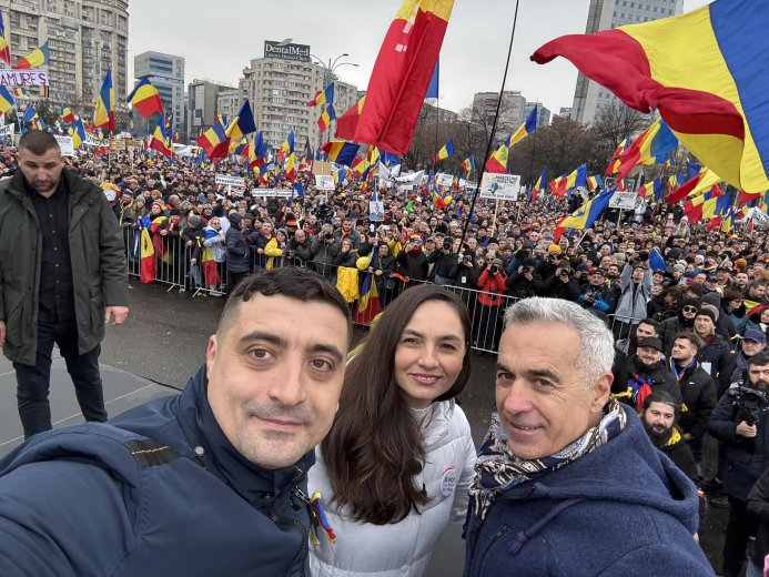 Simion utcai tüntetéseket hirdetett Georgescu előzetes letartóztatásának meghosszabbítása miatt