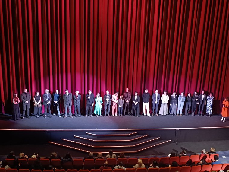 Erdélyi színésznő a Berlinale vörös szőnyegén, Simion és Ciucă kampányplakátjai a filmvásznon (helyszíni beszámoló)