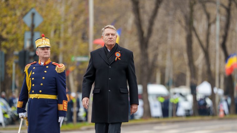 Iohannis megy, a politikai válság marad – Elemzők az államfő távozásáról