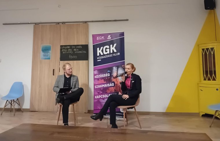 Akinek a felhők felett van az irodája – Tóth Kincső a légiutas-kísérők mindennapjairól