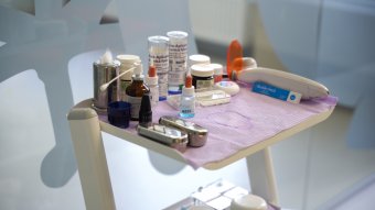 Felfüggesztették a tevékenységét a bukaresti fogászatnak, ahol meghalt egy kétéves kislány